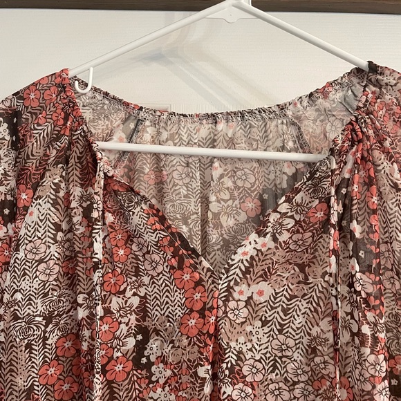 Light weight, bell sleeve, long sleeve top - Picture 3 of 3